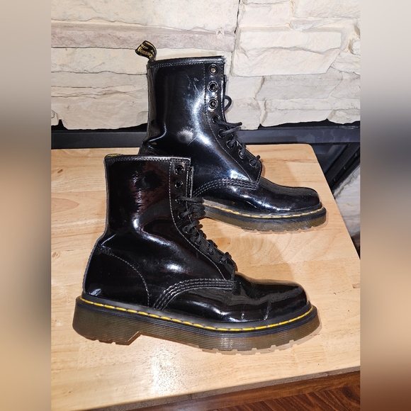 Dr Martens black patent leather boots size 7 - Picture 2 of 10